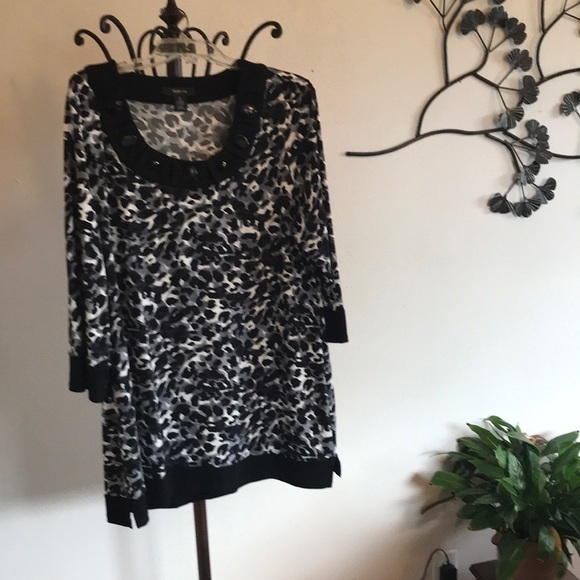 Style & Co. Tops - #160)🖤Stlye&Co  animal print tunic/blouse